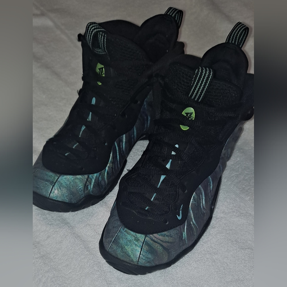 Nike Foamposite Kids Size 6